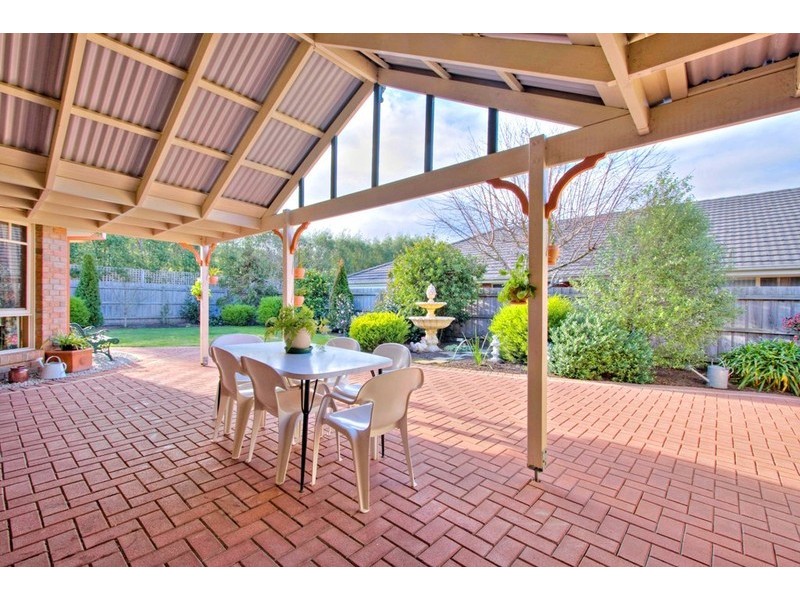 9 Kippenross Drive, Narre Warren South VIC 3805