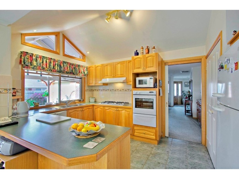 9 Kippenross Drive, Narre Warren South VIC 3805