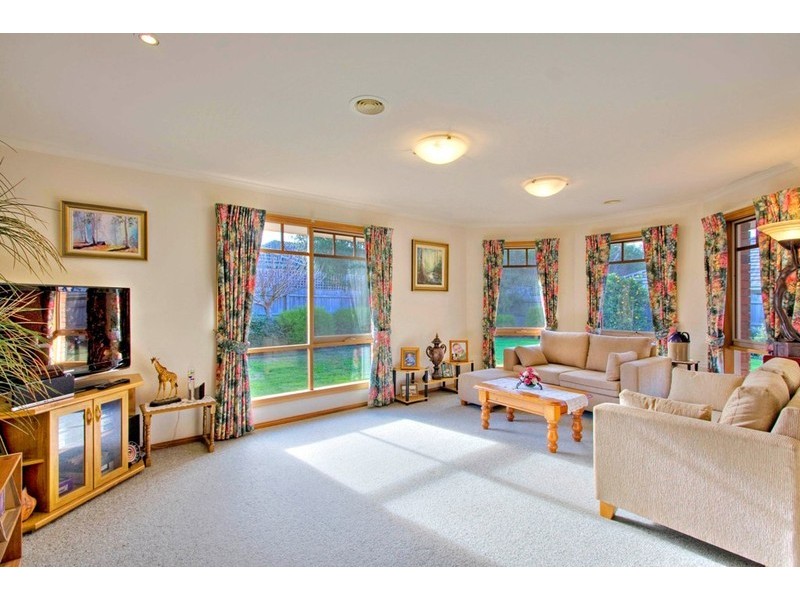 9 Kippenross Drive, Narre Warren South VIC 3805