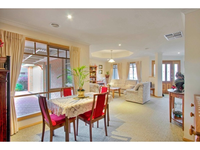 9 Kippenross Drive, Narre Warren South VIC 3805