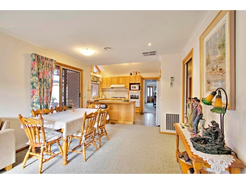 9 Kippenross Drive, Narre Warren South VIC 3805