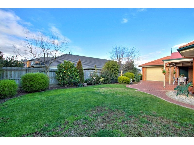 9 Kippenross Drive, Narre Warren South VIC 3805