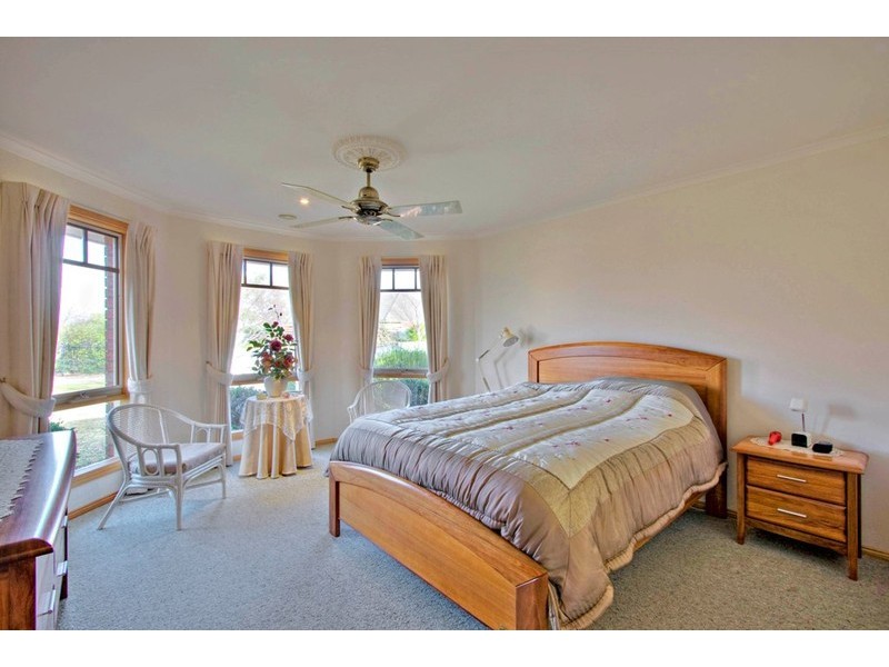 9 Kippenross Drive, Narre Warren South VIC 3805