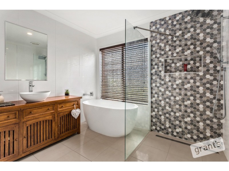 4 Parkville Terrace, Narre Warren South VIC 3805