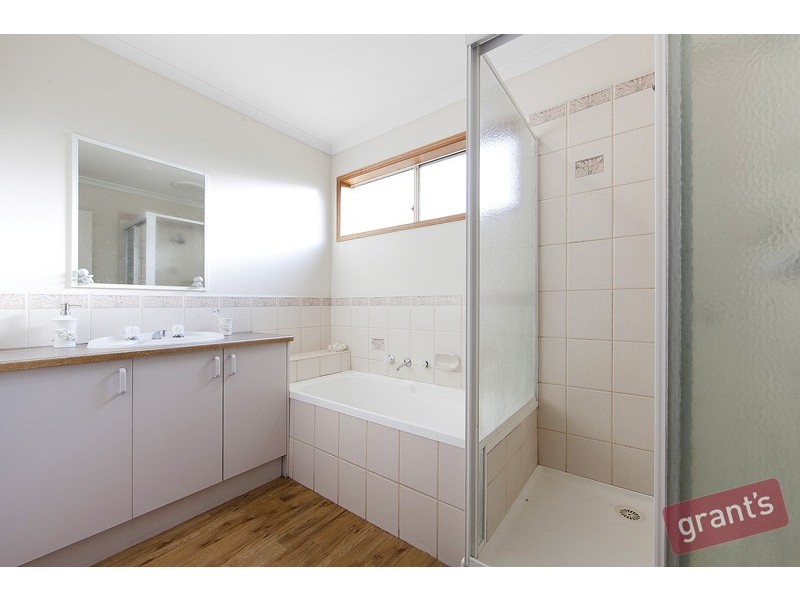 10 Forrester Walk, Narre Warren South VIC 3805