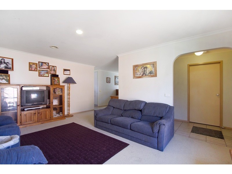 18 Sneddon Drive, Narre Warren South VIC 3805