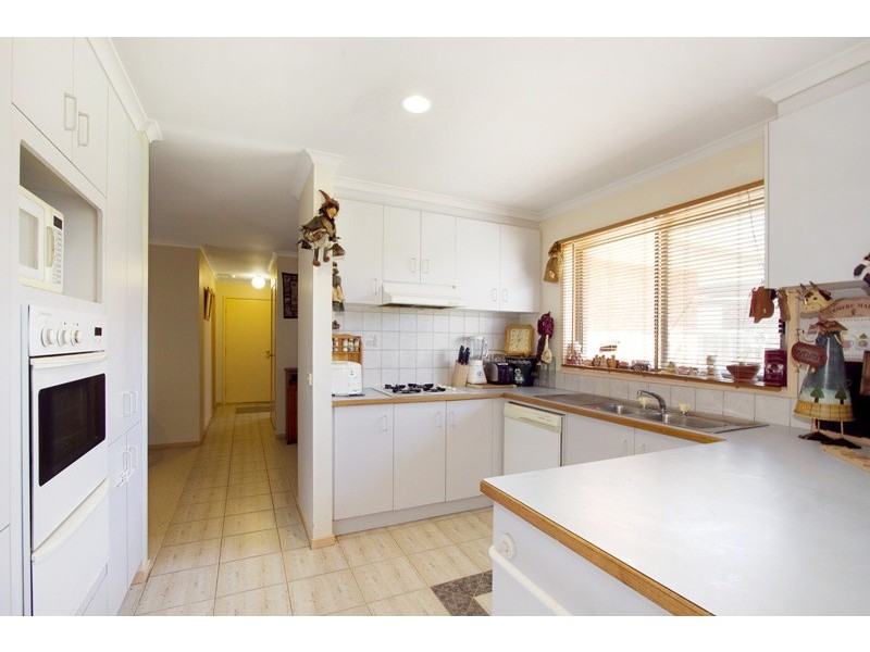 18 Sneddon Drive, Narre Warren South VIC 3805