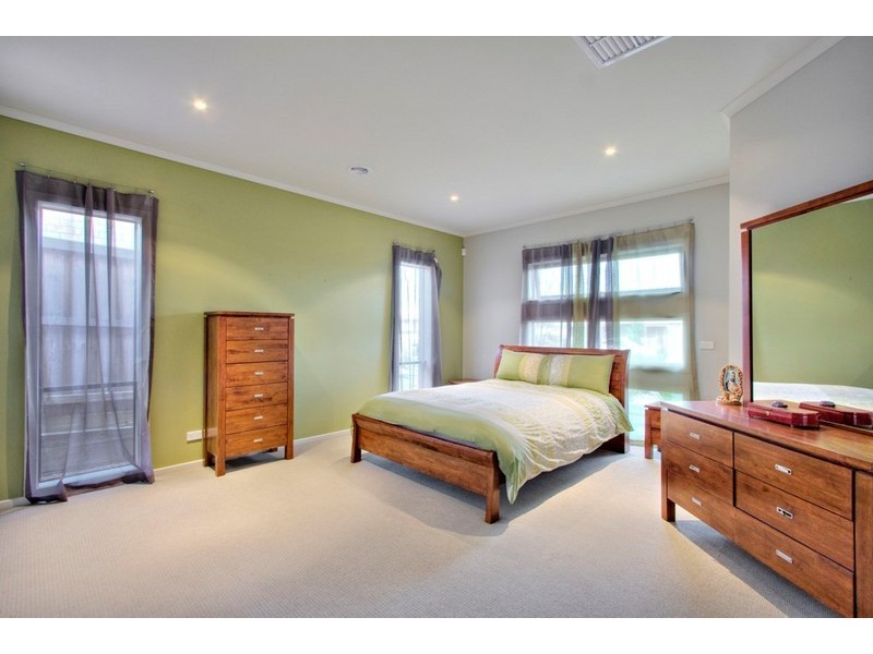 12 Fallingwater Drive, Pakenham VIC 3810