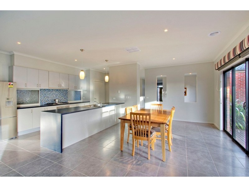 12 Fallingwater Drive, Pakenham VIC 3810