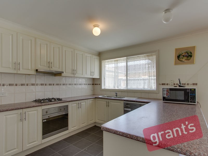 8 Palmer Drive, Narre Warren VIC 3805