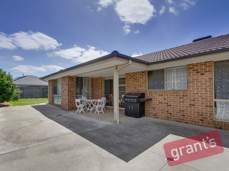 8 Palmer Drive, Narre Warren VIC 3805