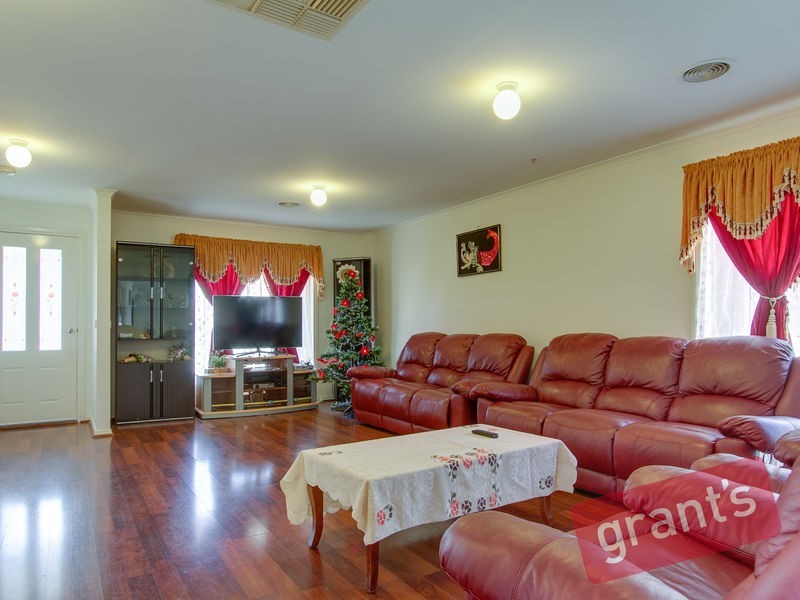 8 Palmer Drive, Narre Warren VIC 3805