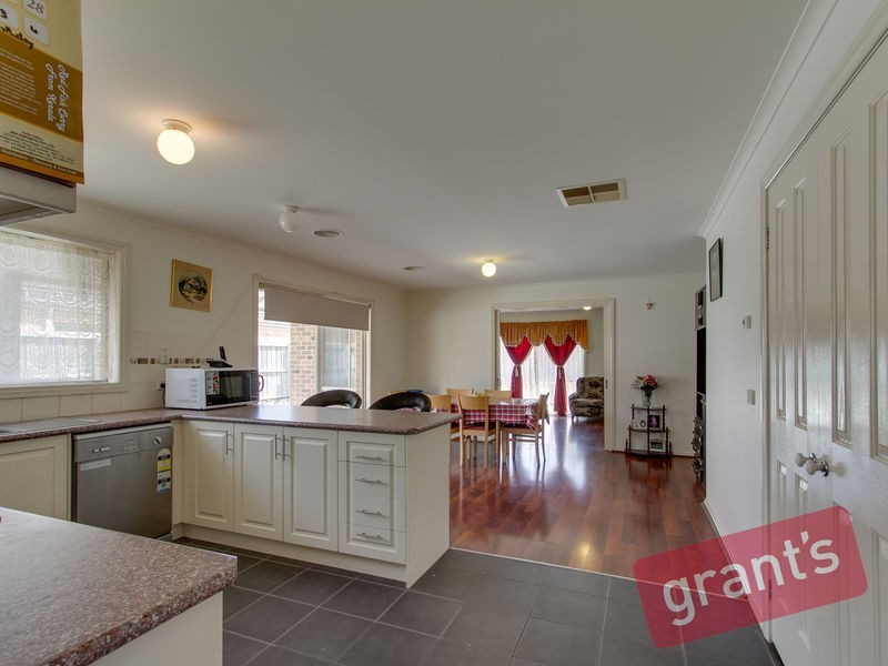 8 Palmer Drive, Narre Warren VIC 3805