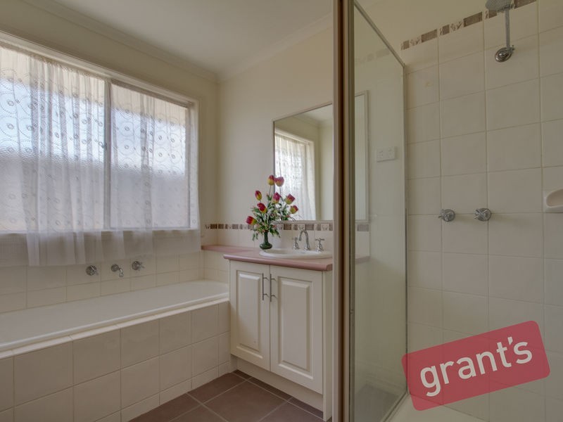 8 Palmer Drive, Narre Warren VIC 3805