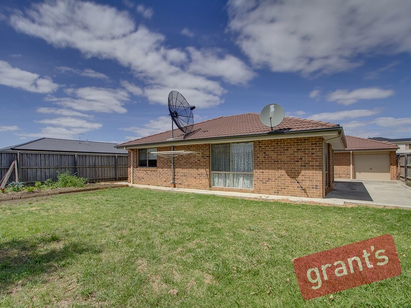 8 Palmer Drive, Narre Warren VIC 3805