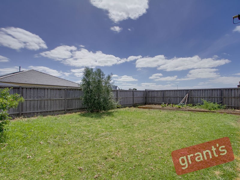 8 Palmer Drive, Narre Warren VIC 3805