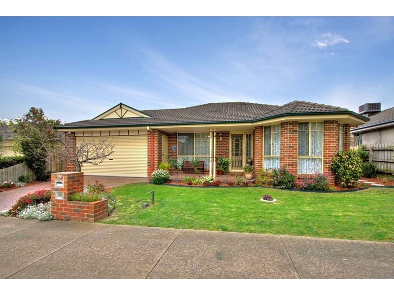 19 The Promenade, Narre Warren South VIC 3805