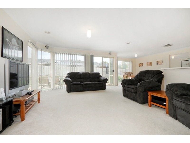 18 McCartney Drive, Narre Warren South VIC 3805