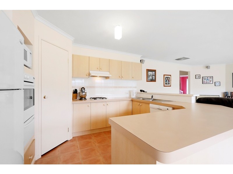 18 McCartney Drive, Narre Warren South VIC 3805