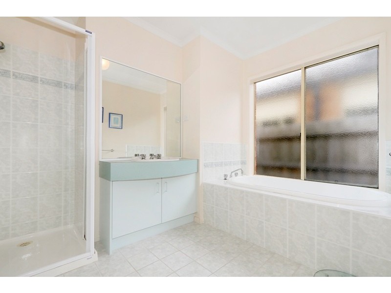 18 McCartney Drive, Narre Warren South VIC 3805