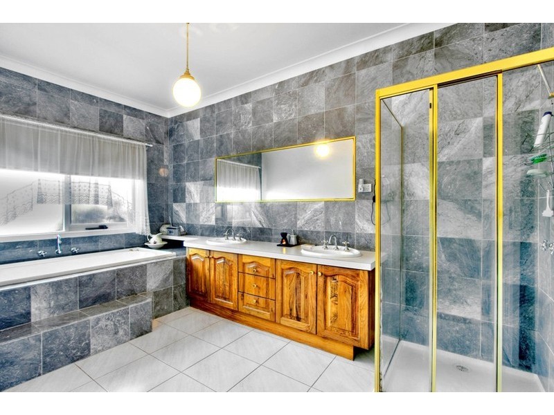 21-23 Hillsmeade Drive, Narre Warren South VIC 3805