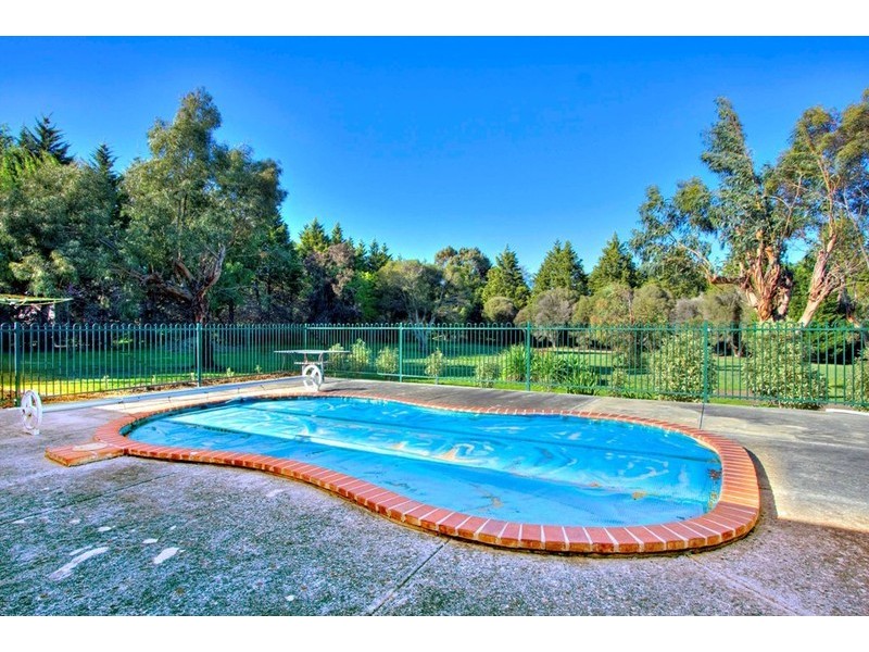 21-23 Hillsmeade Drive, Narre Warren South VIC 3805