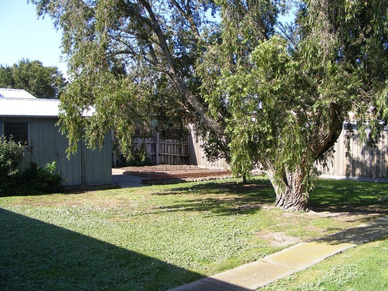 2 Chateau Avenue, Narre Warren VIC 3805