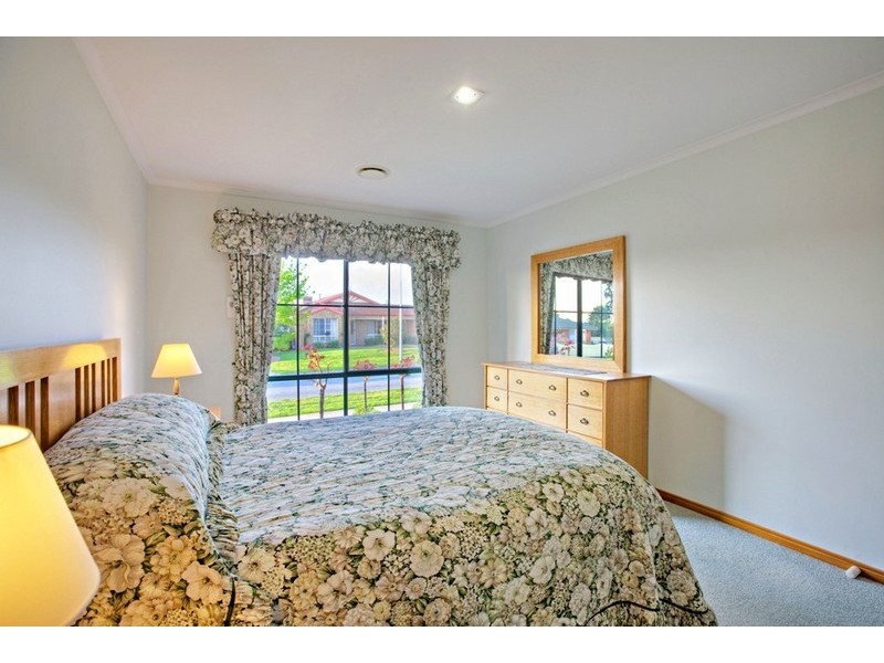 24 Tangerine Drive, Narre Warren South VIC 3805