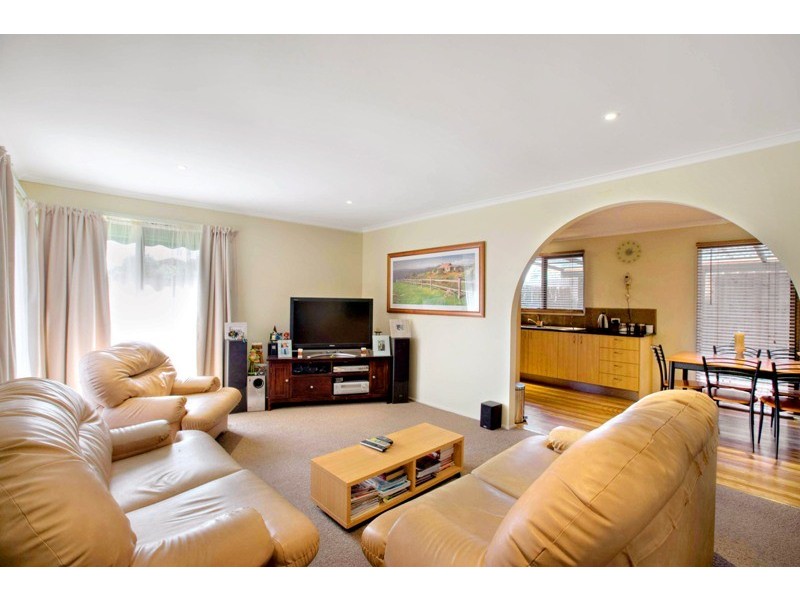 63 Woodlands Crescent, Narre Warren VIC 3805