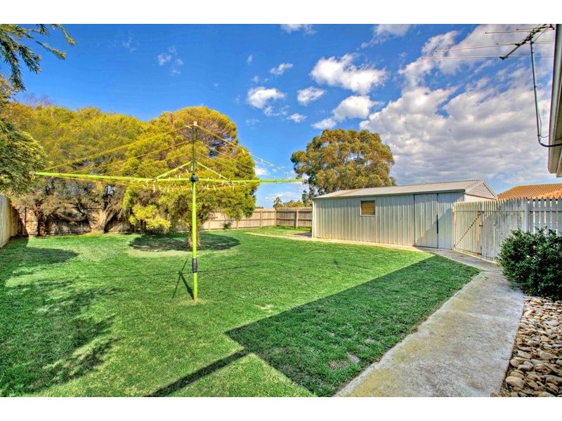 63 Woodlands Crescent, Narre Warren VIC 3805