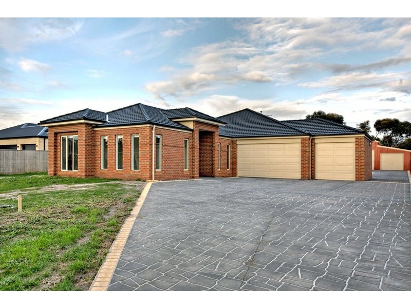 12 Foxborough Glade, Narre Warren North VIC 3804