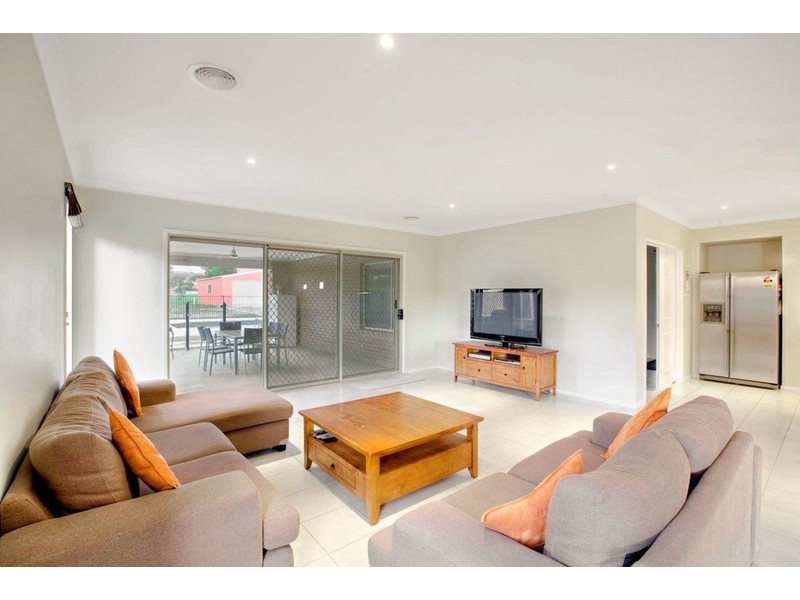 12 Foxborough Glade, Narre Warren North VIC 3804