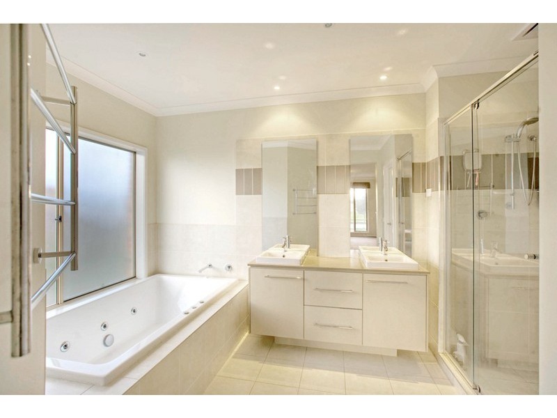 12 Foxborough Glade, Narre Warren North VIC 3804