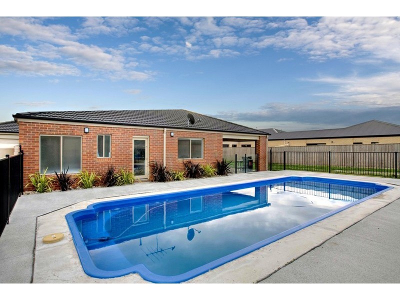12 Foxborough Glade, Narre Warren North VIC 3804