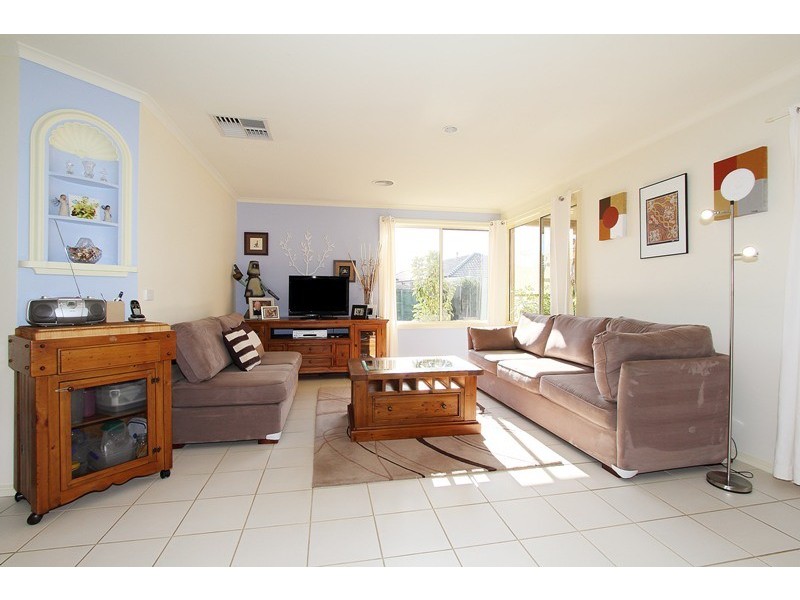 4 Ormiston Place, Narre Warren South VIC 3805