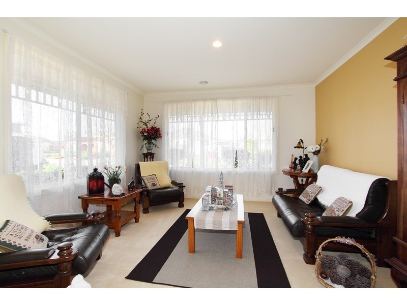 4 Ormiston Place, Narre Warren South VIC 3805