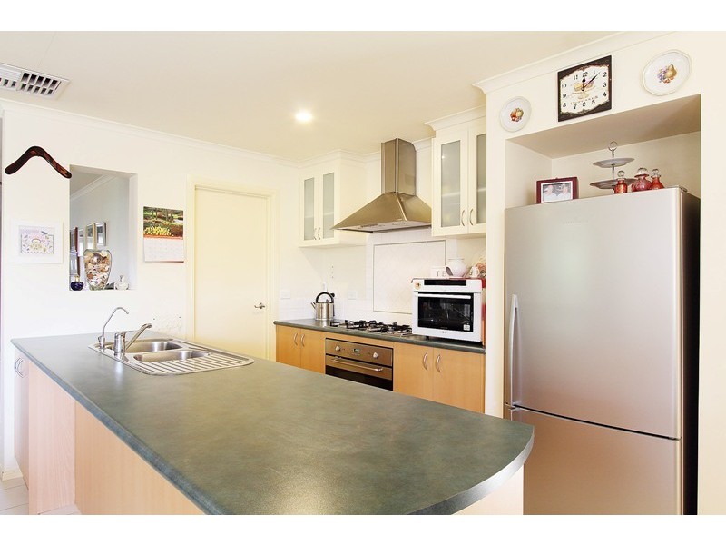 4 Ormiston Place, Narre Warren South VIC 3805