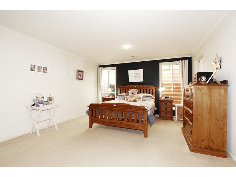 4 Ormiston Place, Narre Warren South VIC 3805