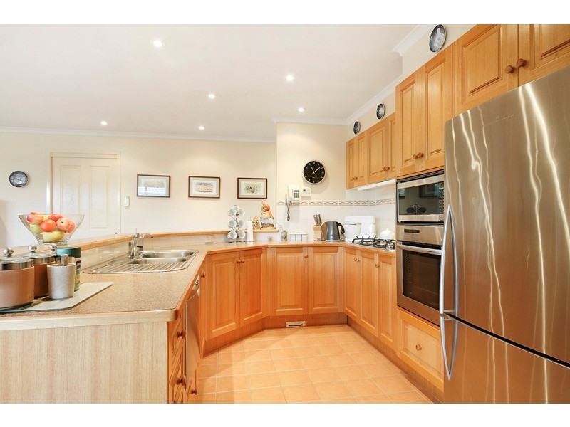 18 Ormiston Place, Narre Warren South VIC 3805