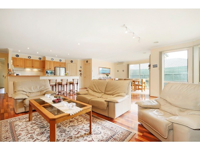 18 Ormiston Place, Narre Warren South VIC 3805