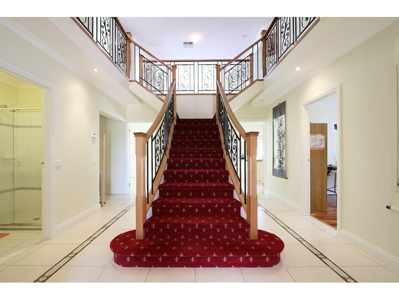 16 Eureka Crescent, Narre Warren South VIC 3805