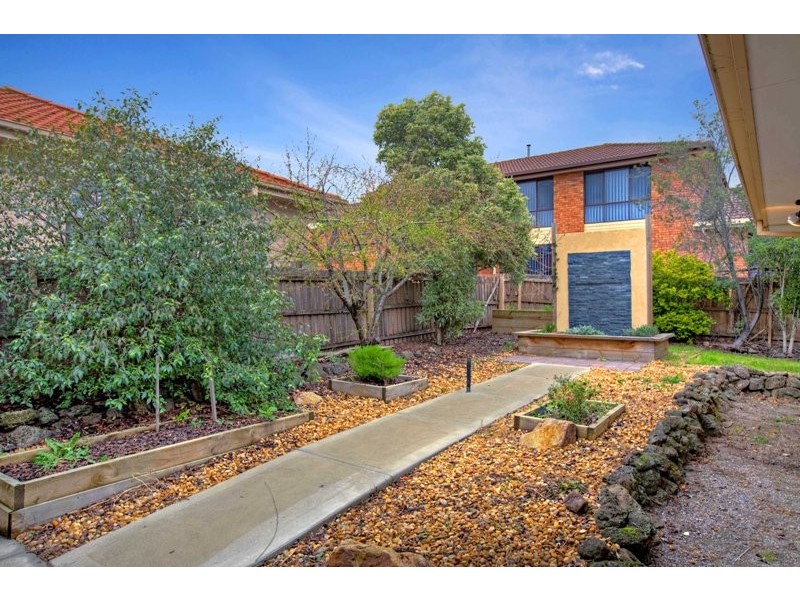 16 Scoble Place, Narre Warren VIC 3805