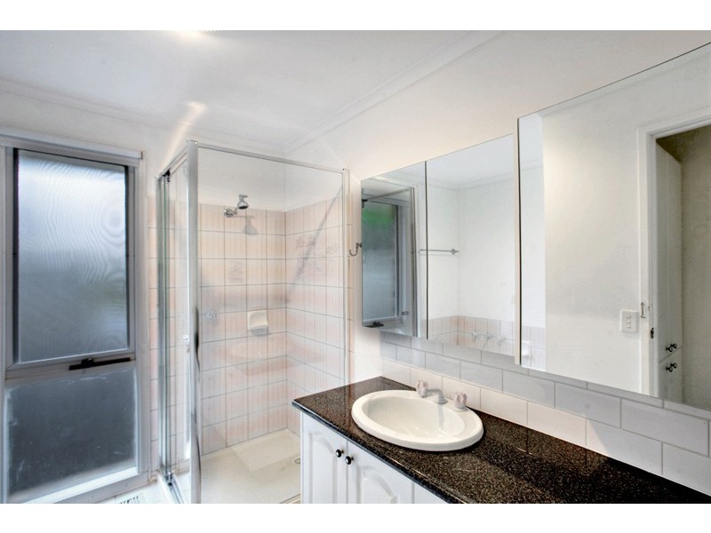 16 Scoble Place, Narre Warren VIC 3805