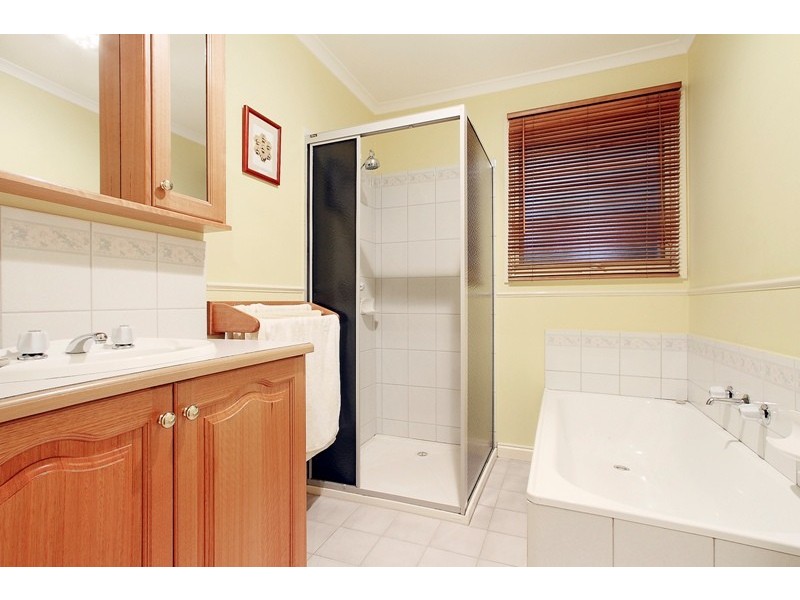 61 Ravensthorpe Crescent, Narre Warren VIC 3805