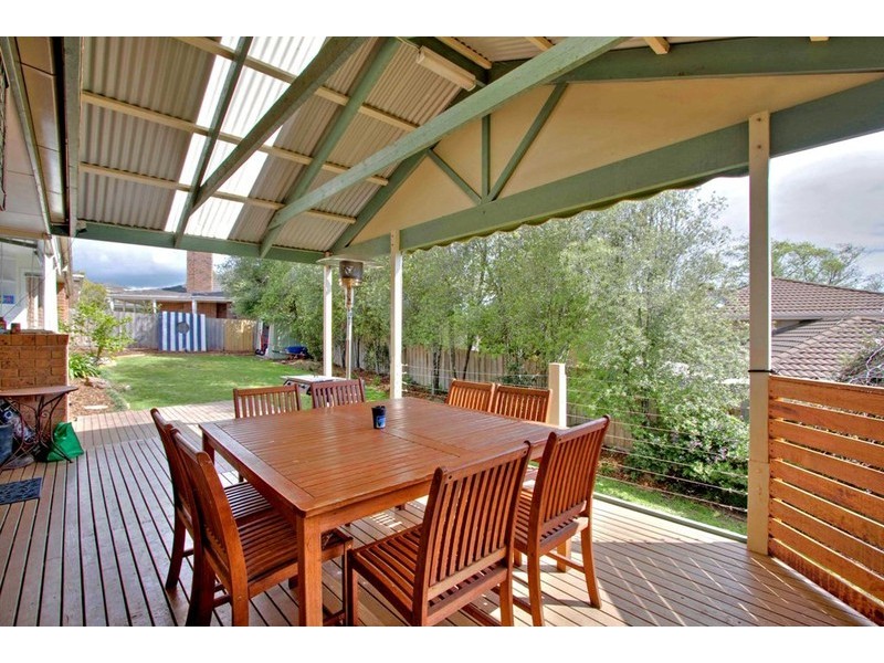 27 Lawrence Drive, Berwick VIC 3806