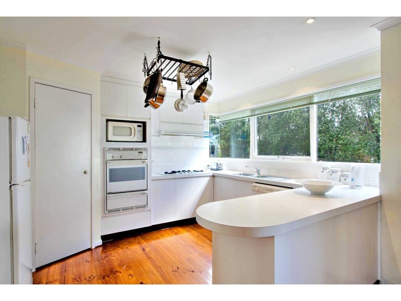 27 Lawrence Drive, Berwick VIC 3806