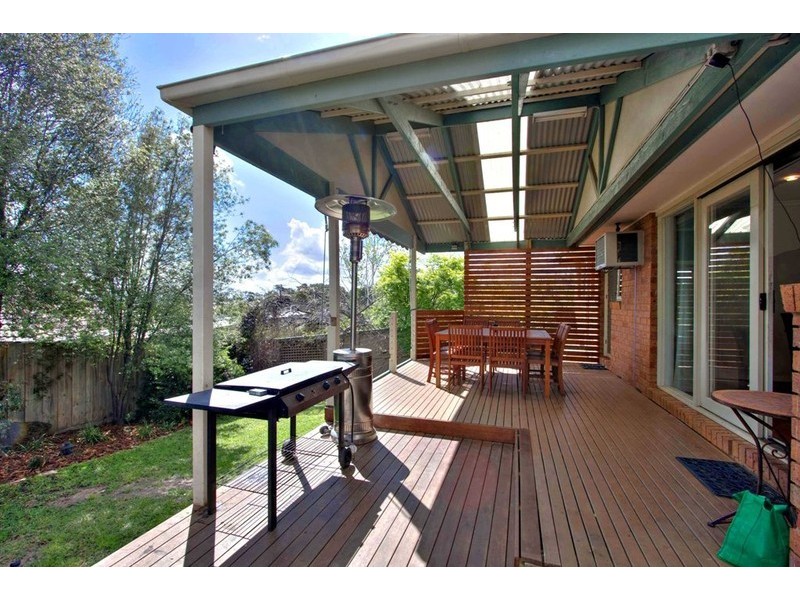 27 Lawrence Drive, Berwick VIC 3806