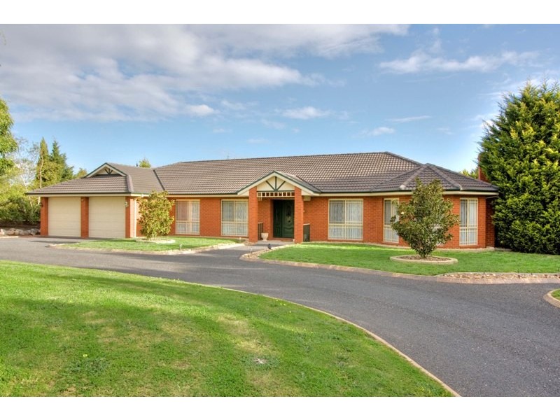 29-31 Hillsmeade Drive, Narre Warren South VIC 3805