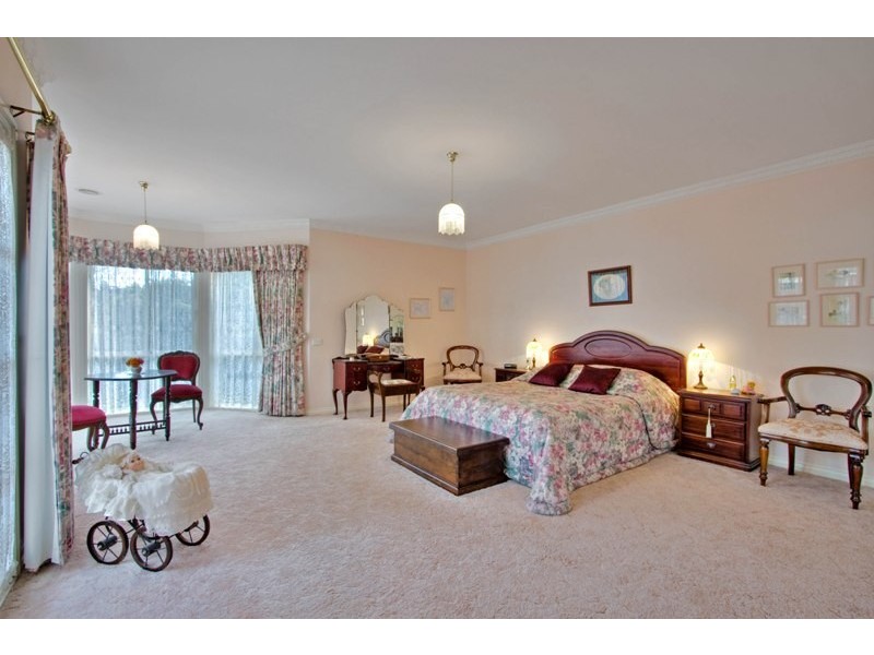 29-31 Hillsmeade Drive, Narre Warren South VIC 3805