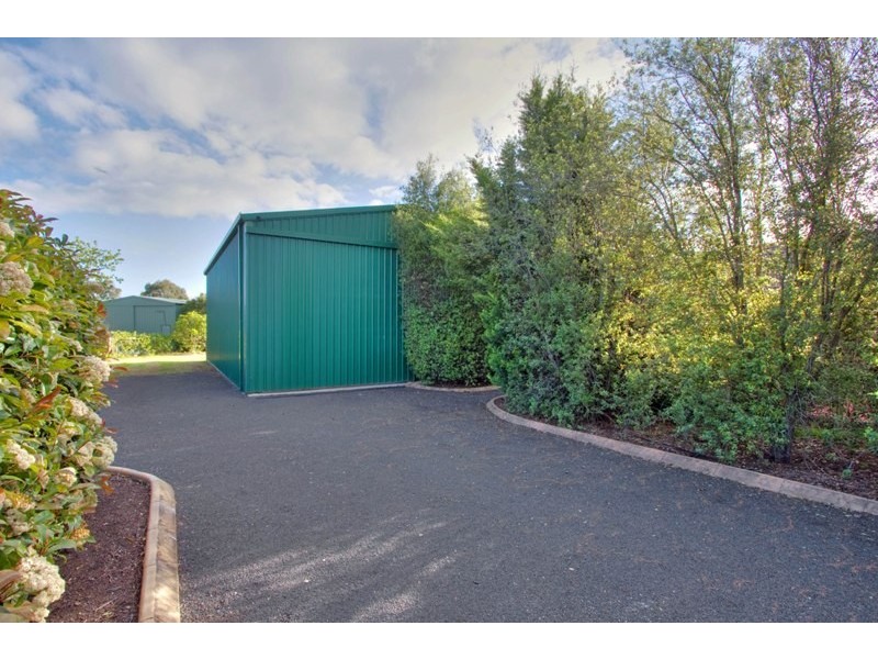 29-31 Hillsmeade Drive, Narre Warren South VIC 3805